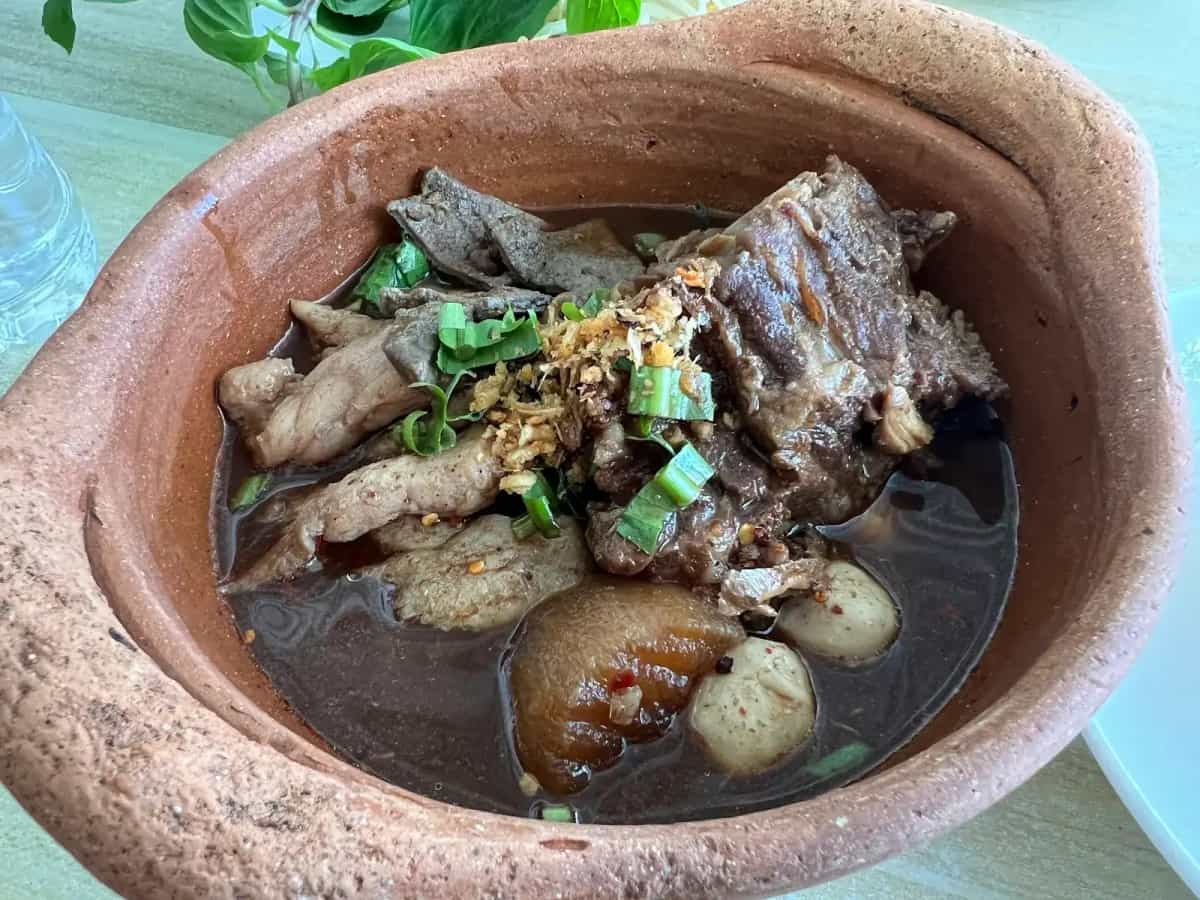 ก๋วยเตี๋ยวเรือหม้อดินนายกร สาขา 480 ถลาง จังหวัดภูเก็ต