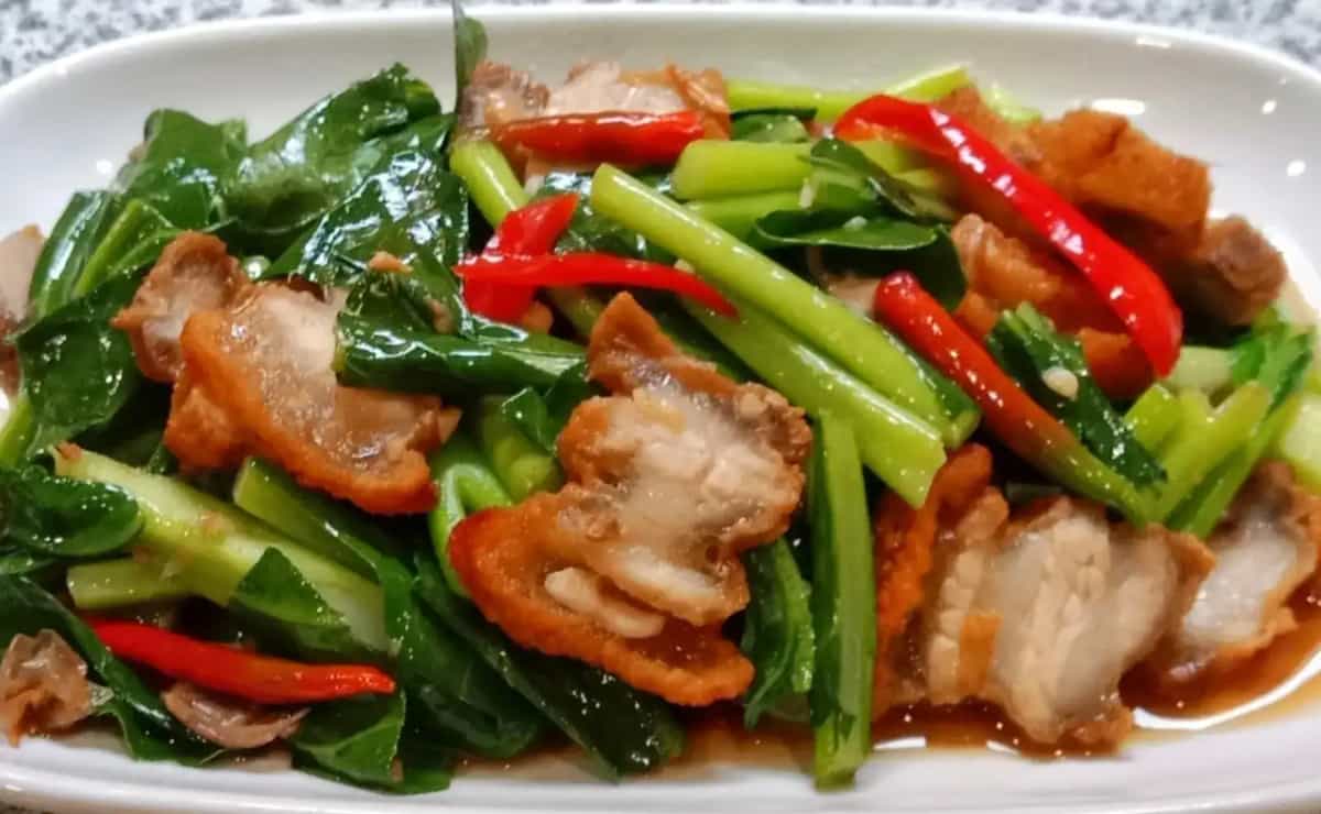 ป้าจิ้น หมูแดง หมูกรอบ ตามสั่ง กะเพราโบราณ