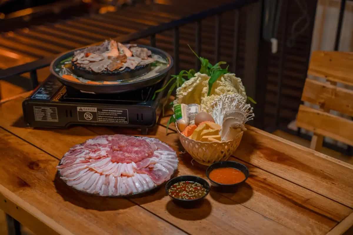 บ้านเพื่อนหมูกระทะแคมป์