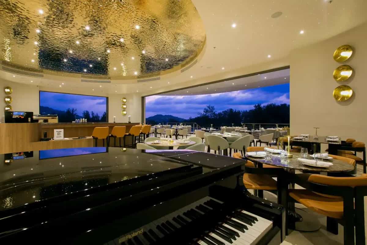 7th Floor Restaurant & Bar
