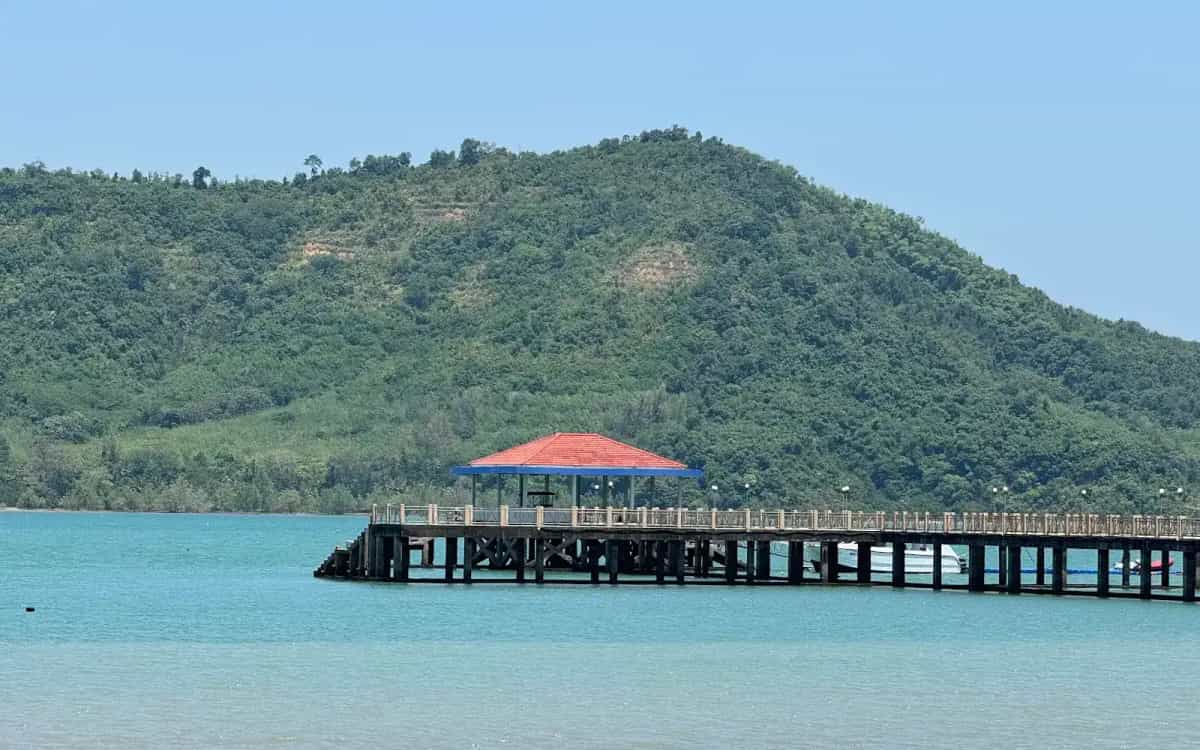 ร้านอาหารแหลมทรายซีฟู้ดส์