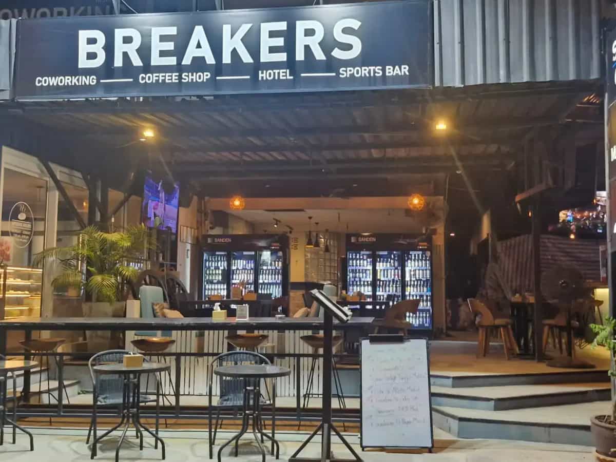 Breakers Sports & Draft Beer Restaurant Rawai