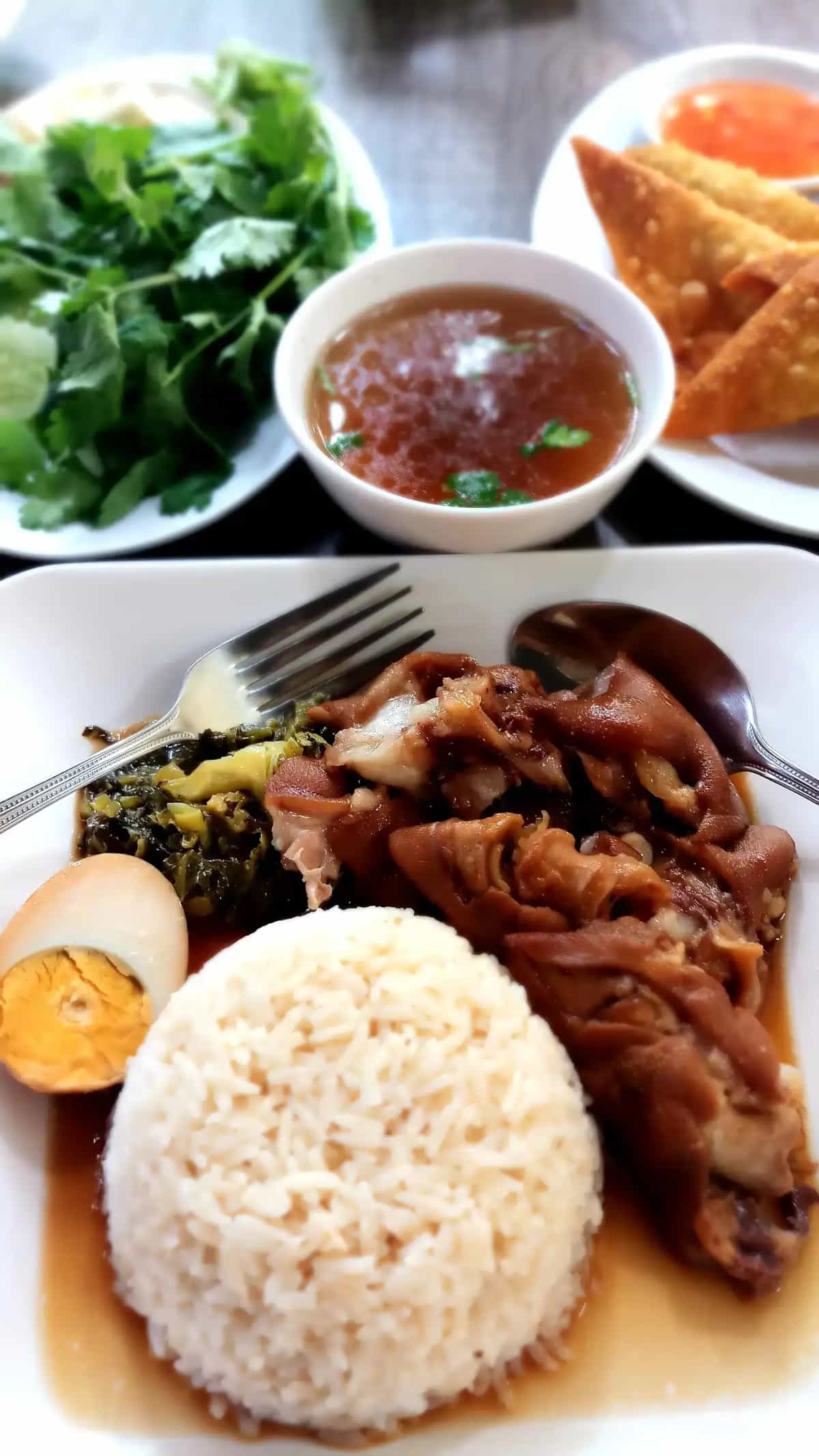 ขาหมูในสวน