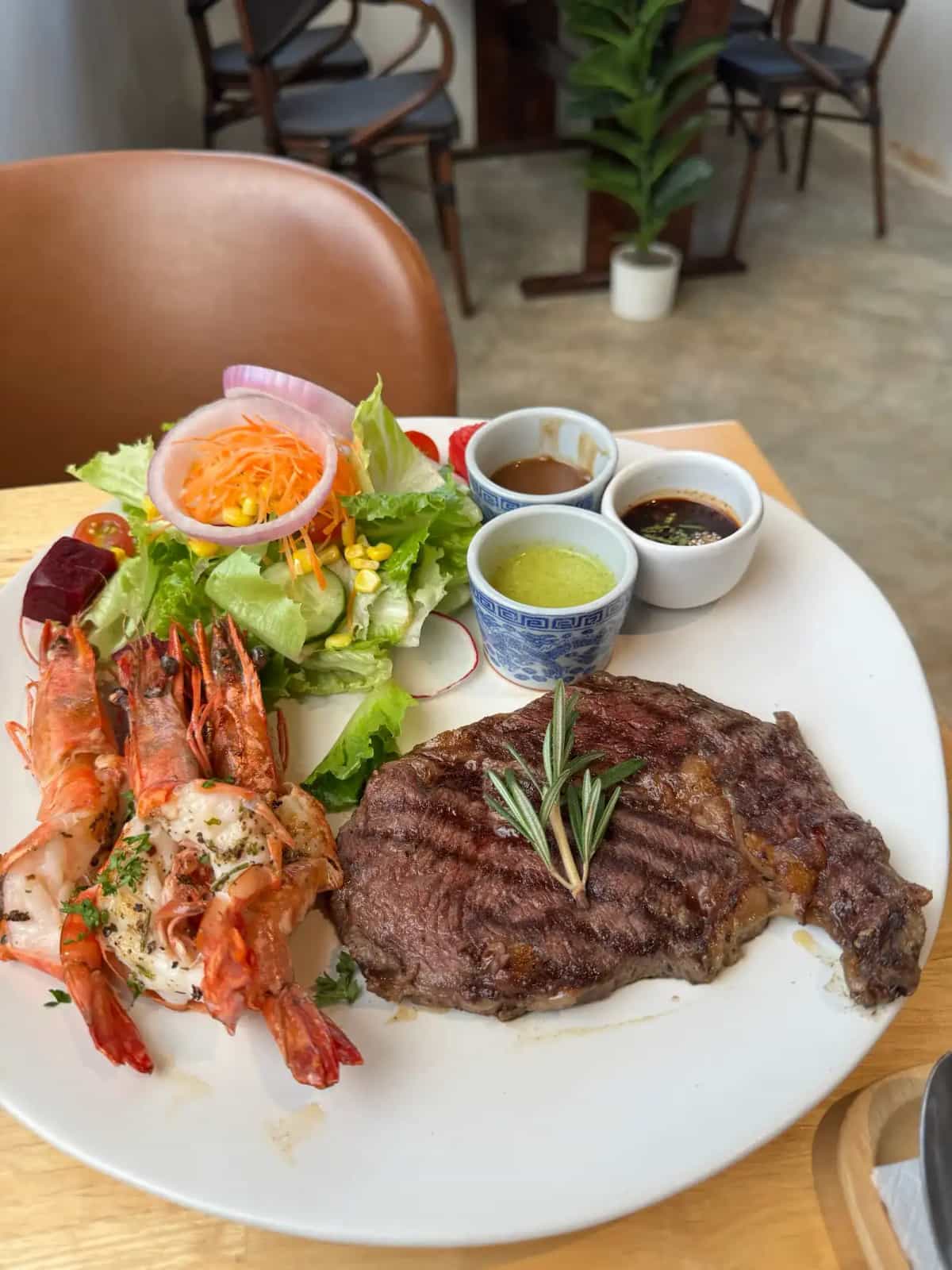 Wandee Steak & Salad Airport