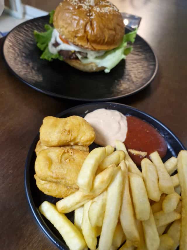Old boy grill & burgers