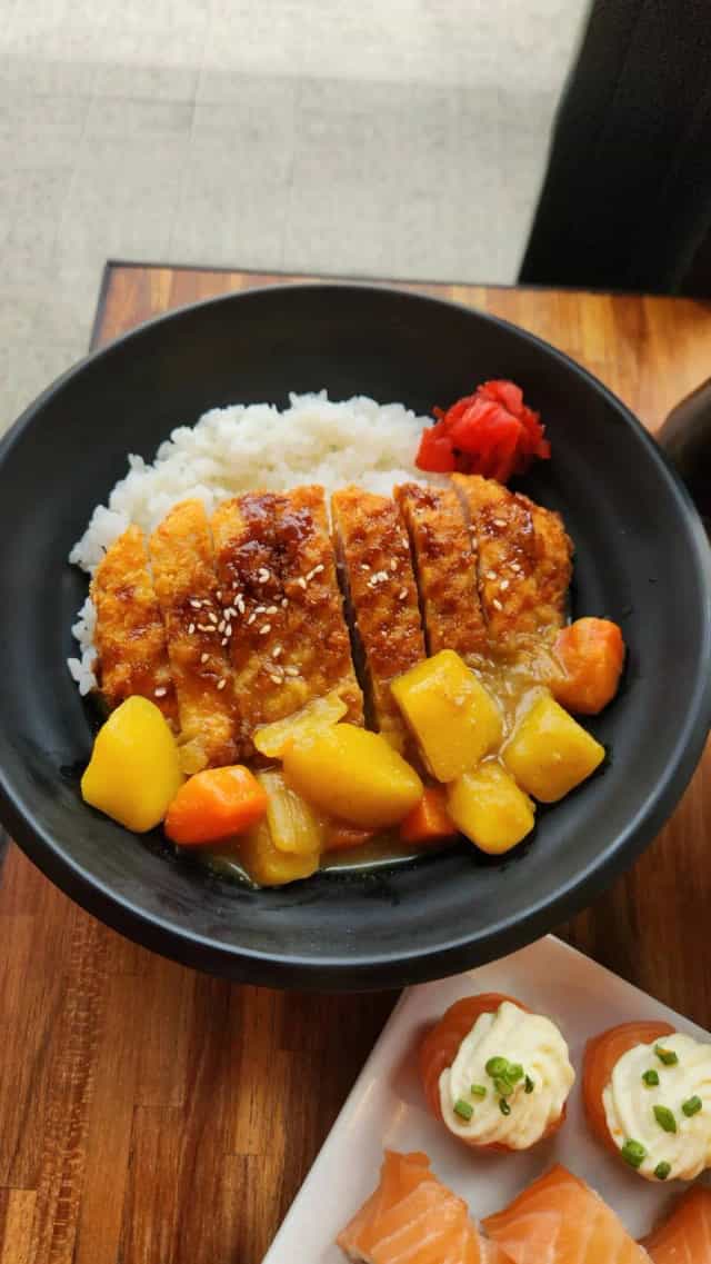 หอมหอม ราเมน แอนด์ ซูชิ