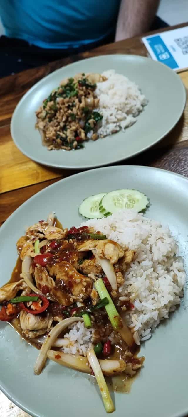 ร้านโกชา ชายสี่ กมลา