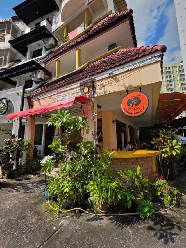 Genuine thai food มาลัย อาหารตามสั่ง