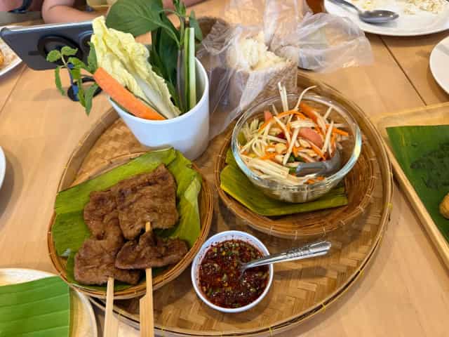 ร้านอาหารเจดอกบัว Dok Bua Vegetarian Restaurant