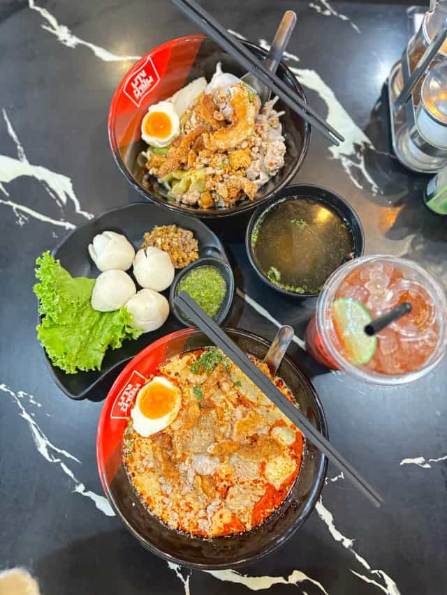 ก๋วยเตี๋ยวต้มยำ บางน้ำข้น Bangnamkon Tomyum Noodle