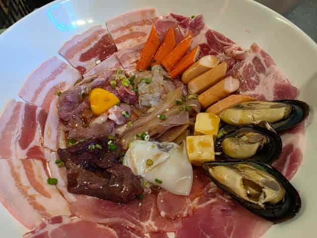 ยิ่งเจริญ ภูเก็ต(หมูกระทะ ส้มตำ เบียร์วุ้น)