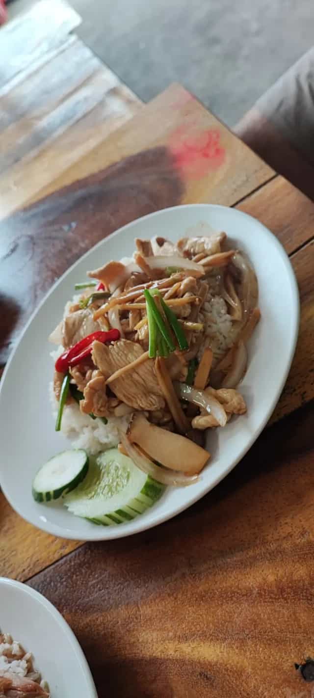 ร้านโกชา ชายสี่ กมลา