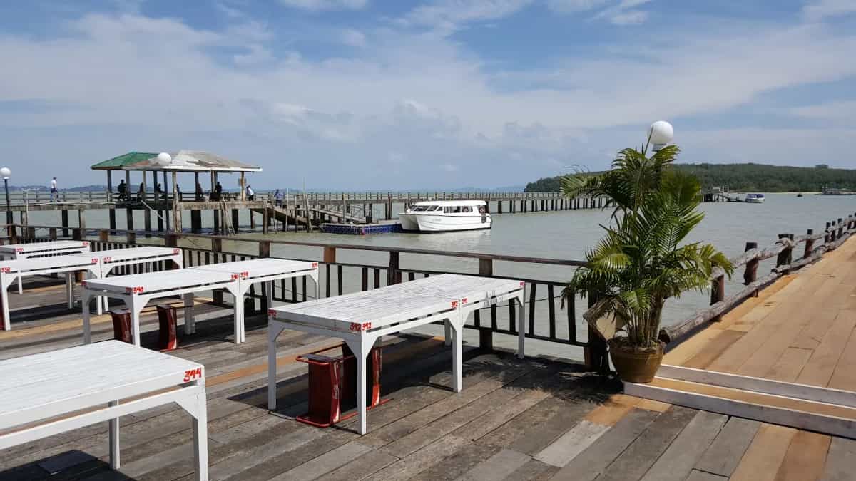 ร้านอาหารแหลมหินซีฟู้ด