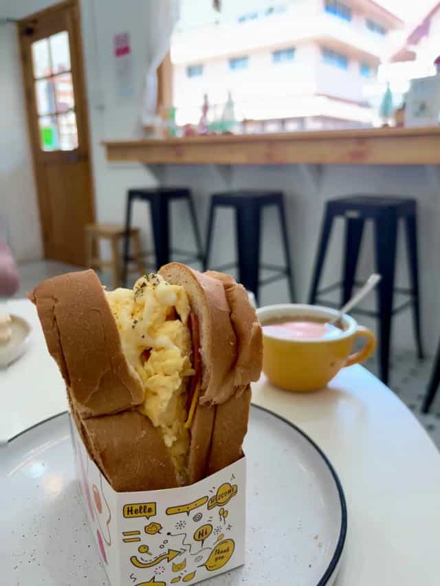 Sandwich Box Karon Beach~Speciallty coffee and Breakfast