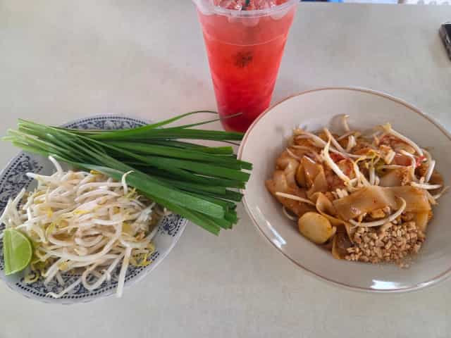 ผัดไทยหกเหลี่ยม