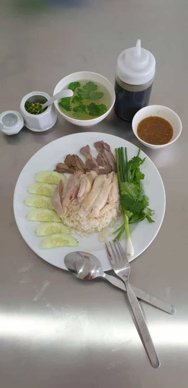 เฮียชาติ ข้าวมันไก่