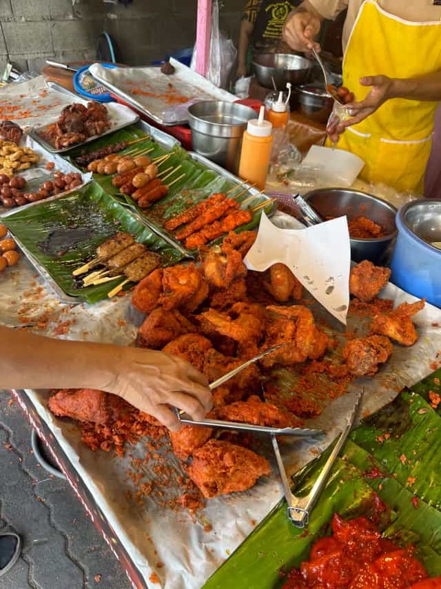 ไก่ทอด ไก่ย่างบังหยาสะพานหิน