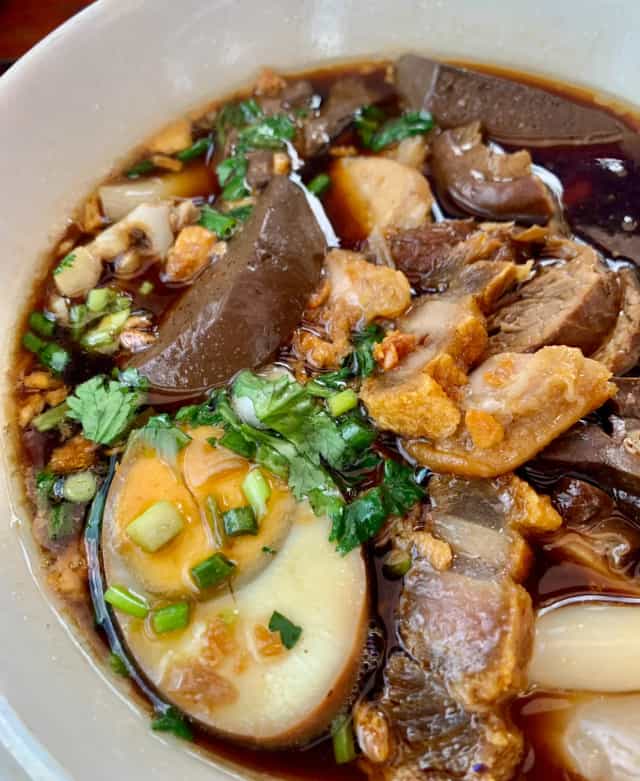 ก๋วยจั๊บน้ำข้นป้าติ๊กกะตะ สูตรโบราณ