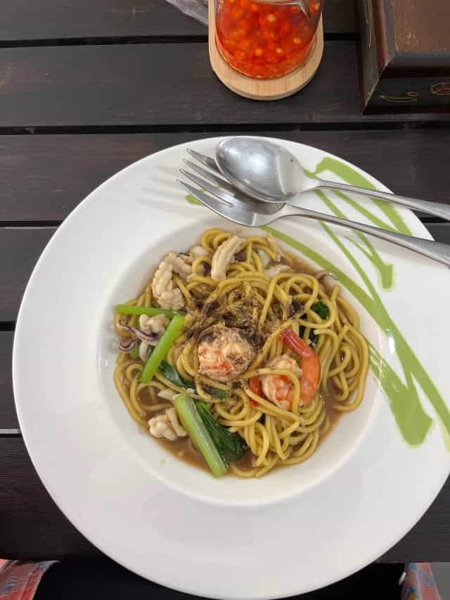 Zarah Bites & brews Halal (ติดกับร้าน Mahsuri Tour kamala)
