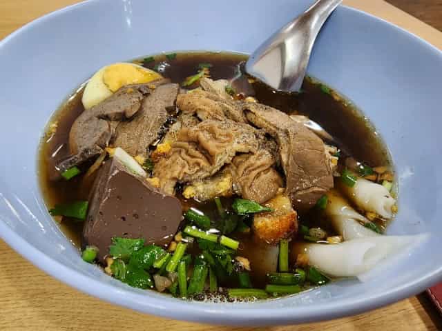 ก๋วยจั๊บโกธง