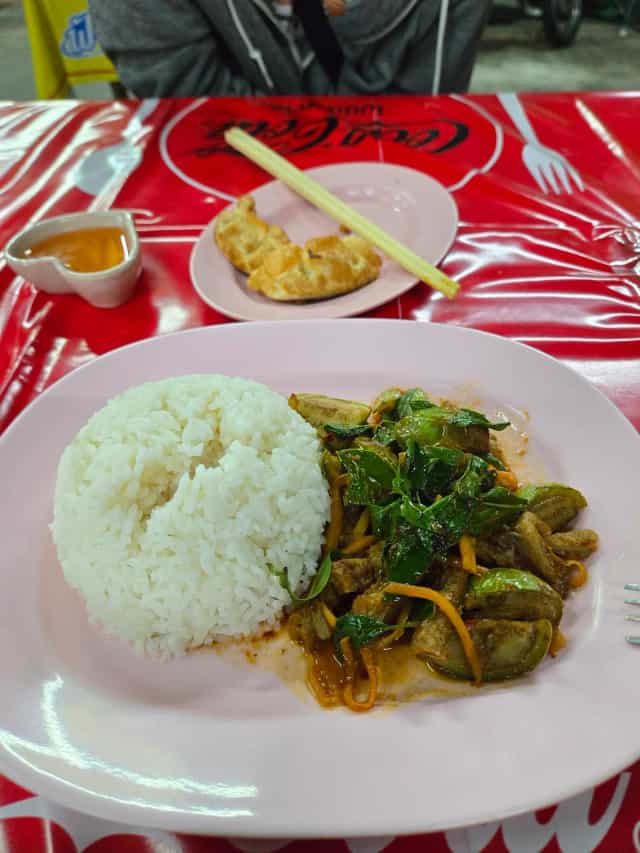 Vegetarian restaurant : Nong J (ร้านน้องเจ)