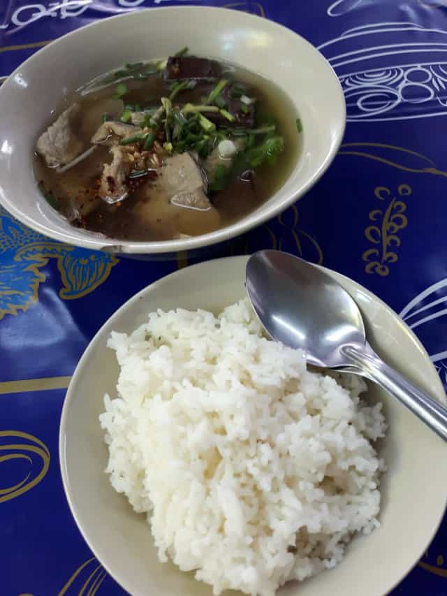 เย็นตาโฟทะเลก๋วยจั๊บหมูต้มยำ