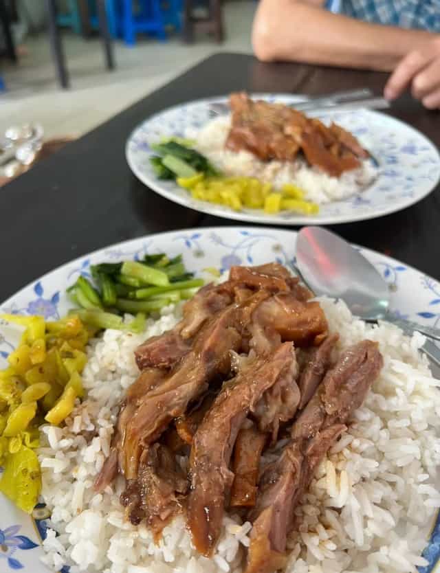 ร้านโกดี ข้าวขาหมู