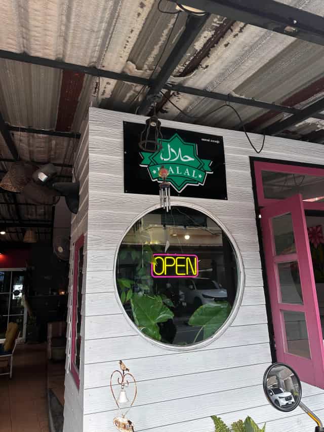De'Cafe Halal food