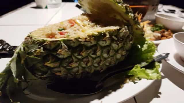 ร้านอาหารแหลมหินซีฟู้ด