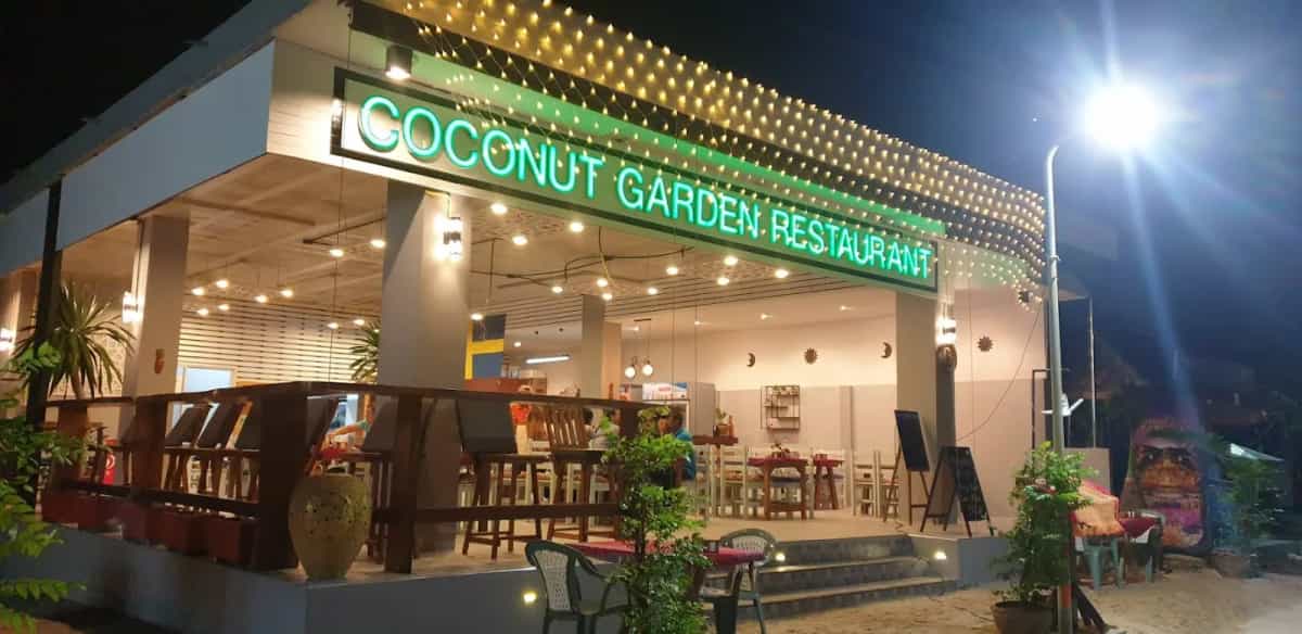 K&F pizza in coconut gardenร้านอาหารเคแอนด์เอฟ