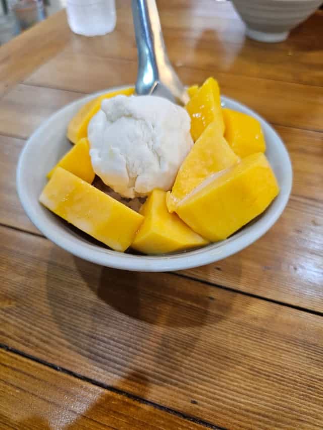 WANLAMUN & EGG E EGG @OLD TOWN thai dessert & chicken rice & thai food