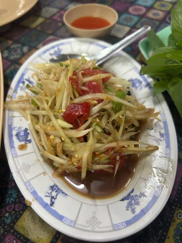 ร้าน โกแบงค์แซ่บอีสาน