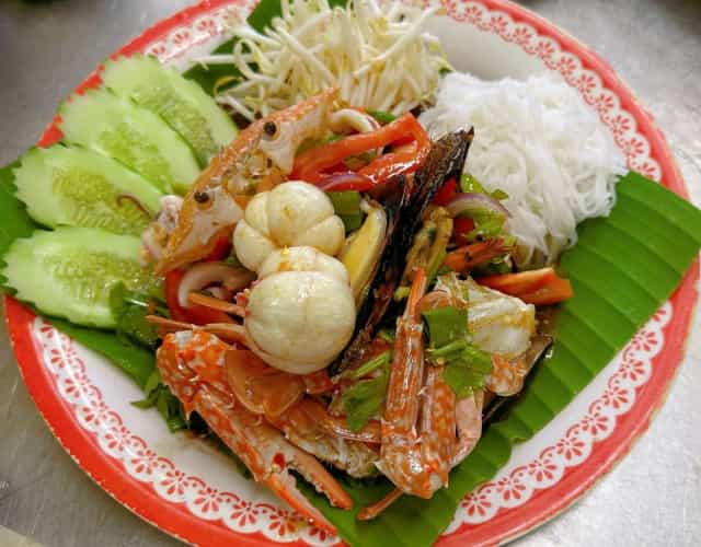 ส้มตำยำสามอ่าว somtum yum sam aow