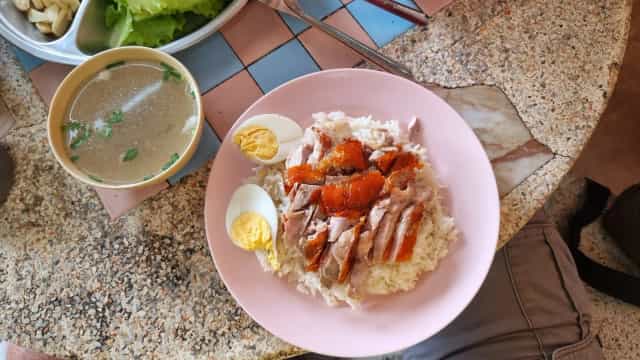 ร้านข้าวหมูกรอบคุณยาย