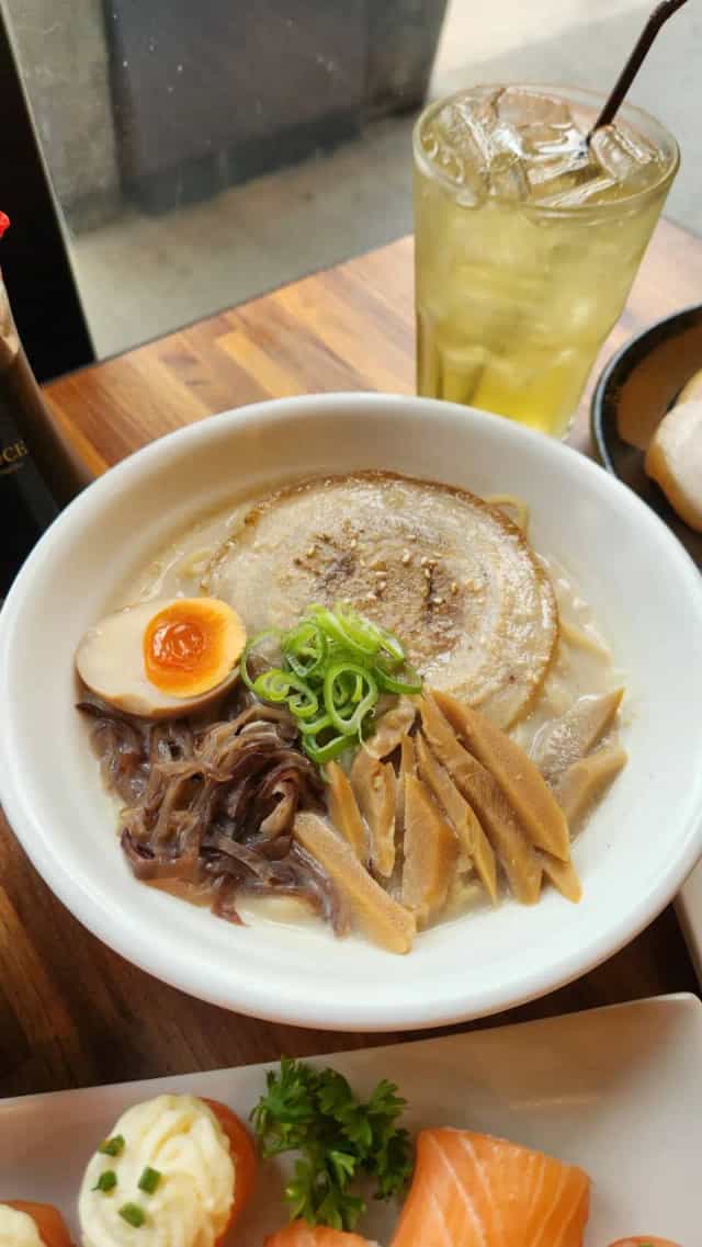 หอมหอม ราเมน แอนด์ ซูชิ