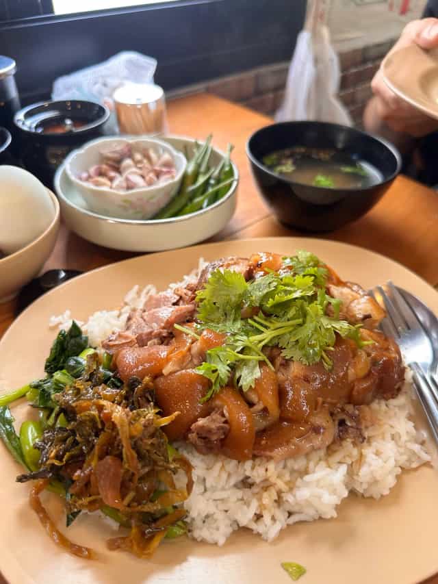 ร้านข้าวขาหมู วิภาวรรณ