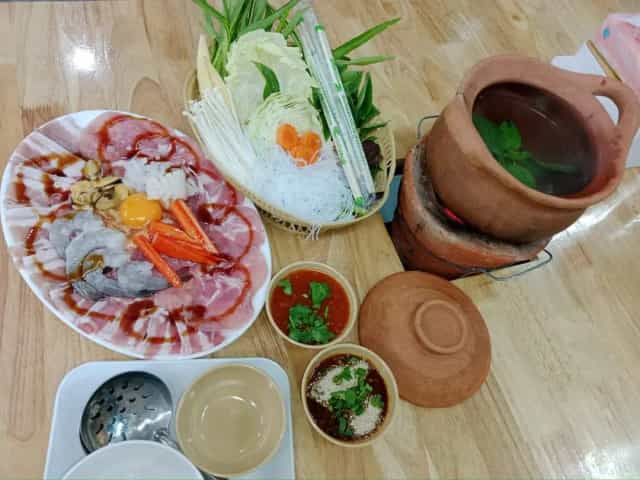 สิบแสนส้มตำแจ่วฮ้อนจิ้มจุ่ม