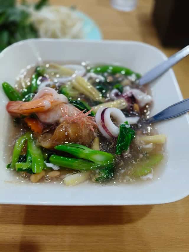 ข้าวขาหมู ปากน้ำโพ