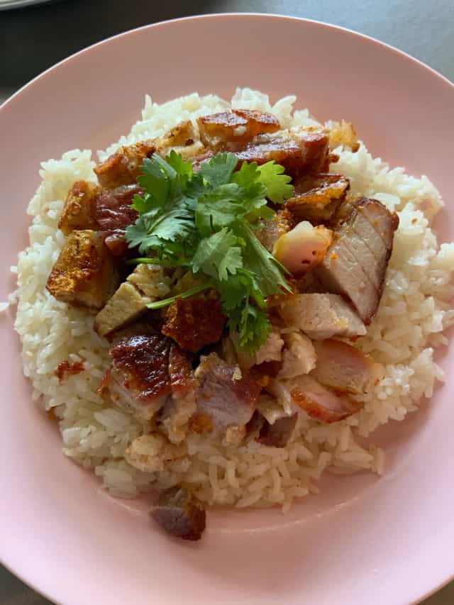 ร้านข้าวหมูกรอบคุณยาย