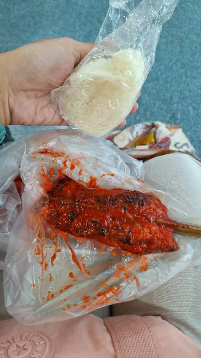 ไก่ทอด ไก่ย่างบังหยาสะพานหิน