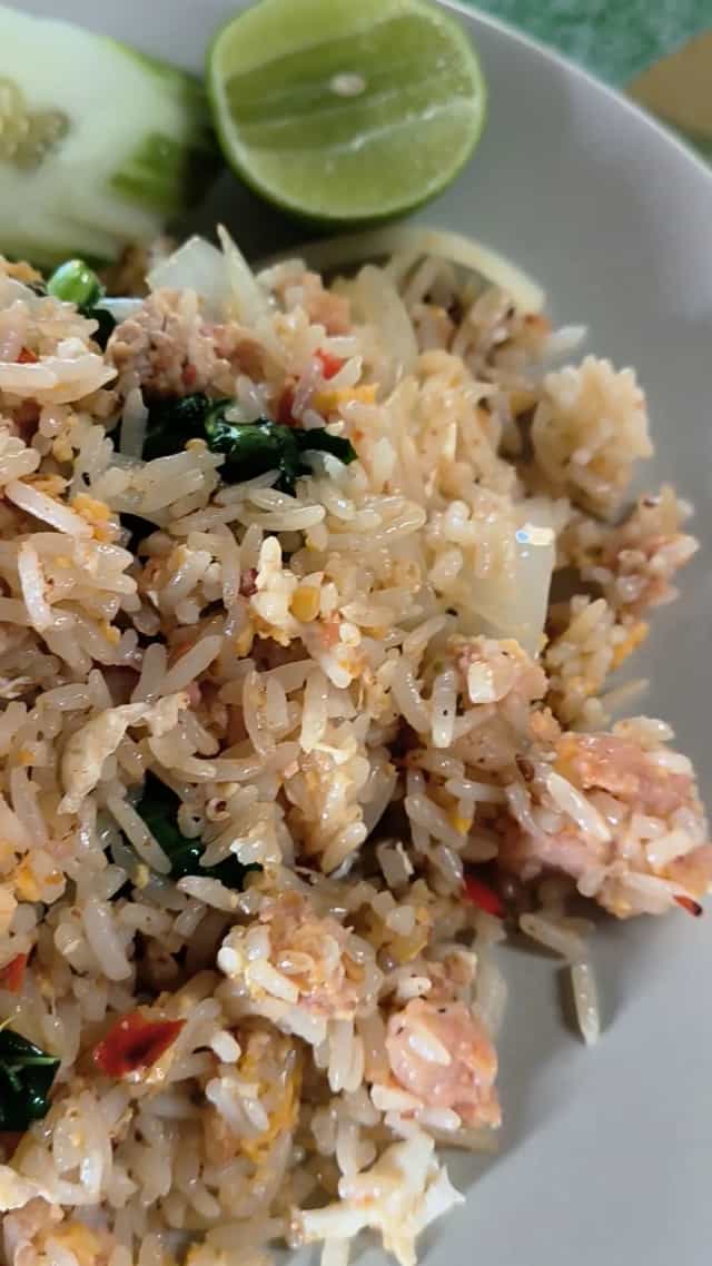 ผัดไทยหน้าวัดกะทู้ by แม่ยวนใจ