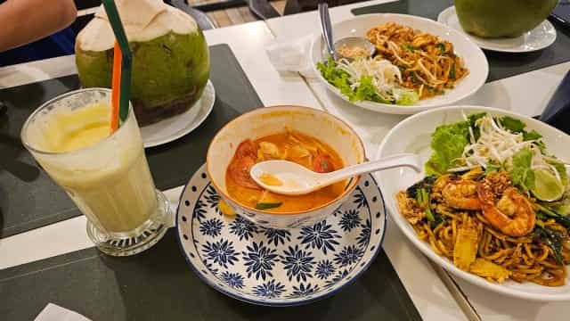 De'Cafe Halal food