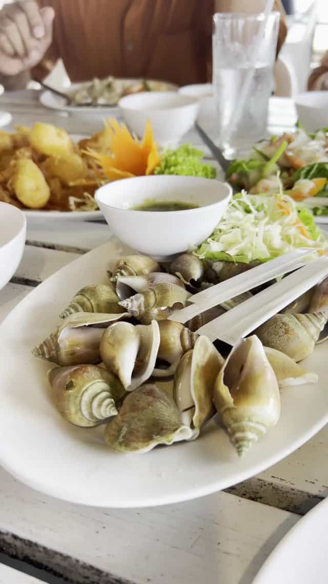 ร้านอาหารแหลมหินซีฟู้ด