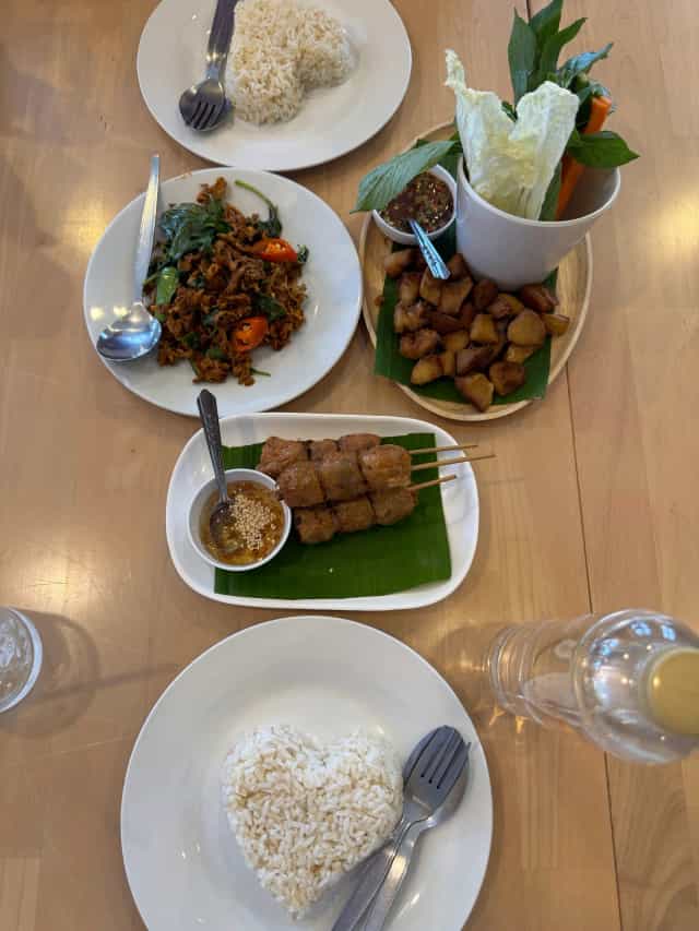 ร้านอาหารเจดอกบัว Dok Bua Vegetarian Restaurant
