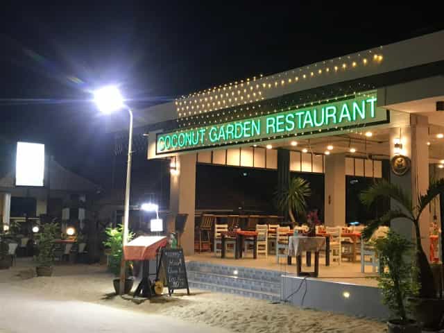 K&F pizza in coconut gardenร้านอาหารเคแอนด์เอฟ