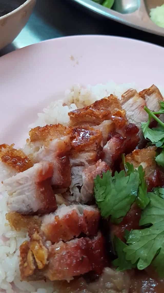 ร้านข้าวหมูกรอบคุณยาย