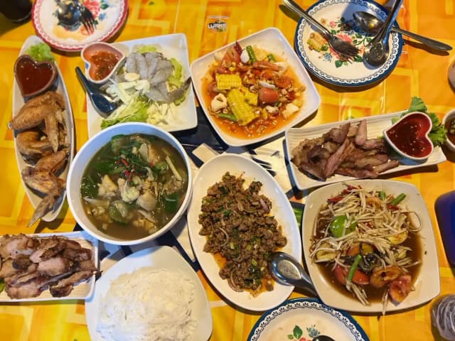 ลาบฅนขอนแก่น​ ณ​ ​ม่าหนิก