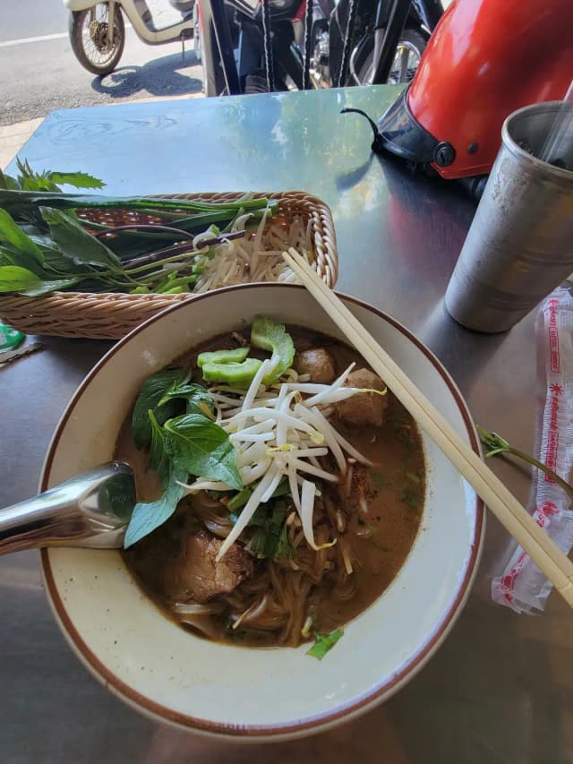 ร้านก๋วยเตี๋ยวเรือก๊ะฉ๊ะบางเทา
