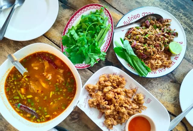 ตำตีนไก่ By Bammy Zap