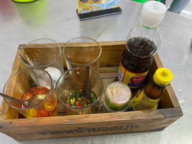 ร้านราดหน้านายเคี้ยงเอมไพรส์(ตลาดทวีสมาน)